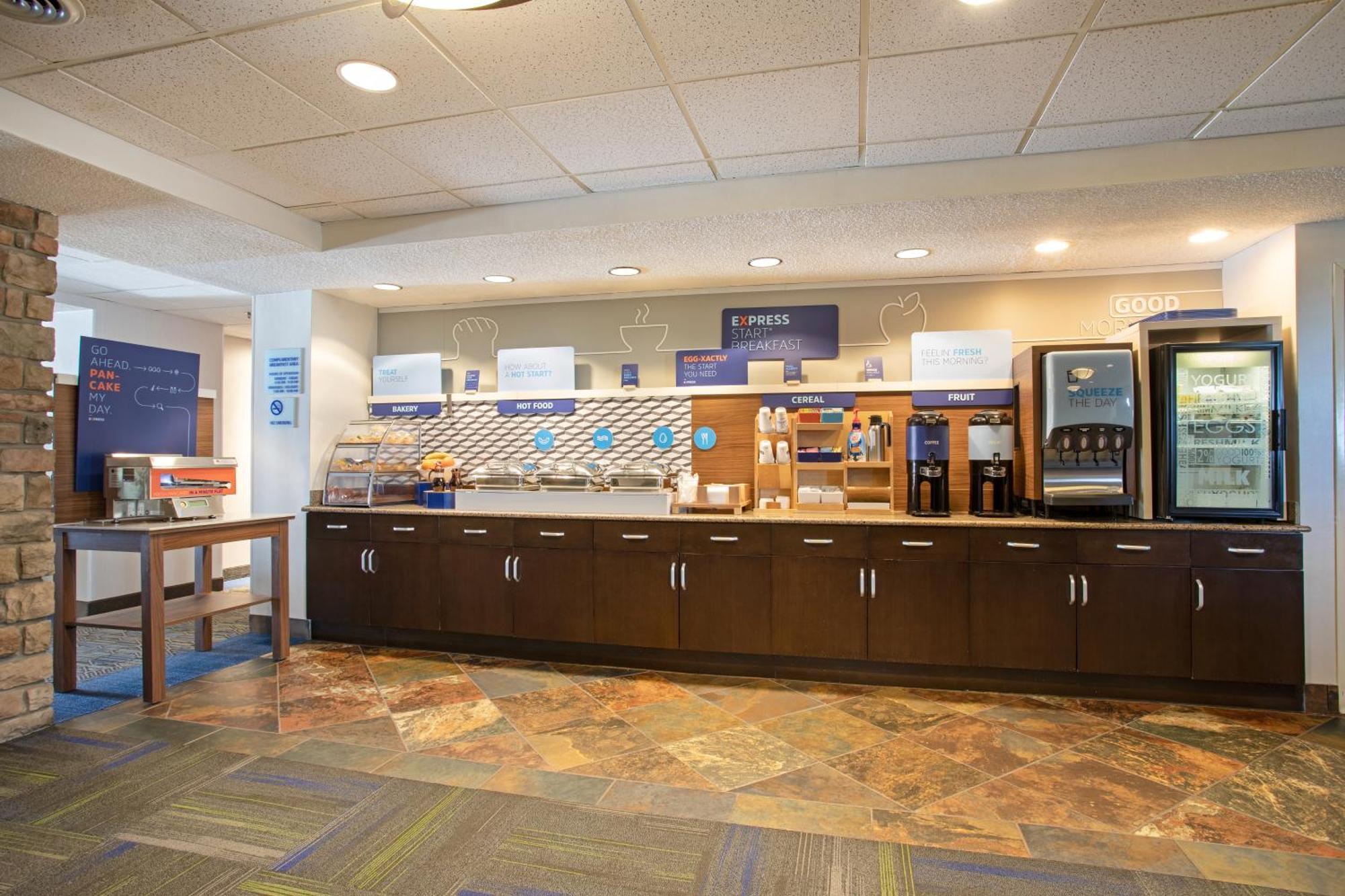 Holiday Inn Express Hotel & Suites Littleton By Ihg Exterior photo